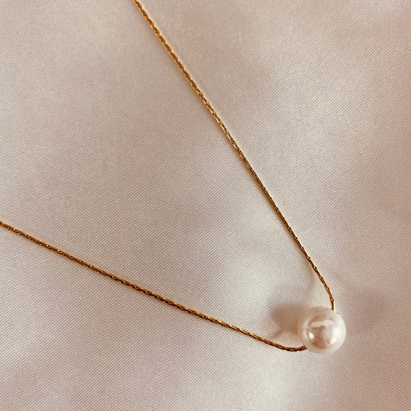 fresh_water_pearl_pendant_on_18K_gold_chain