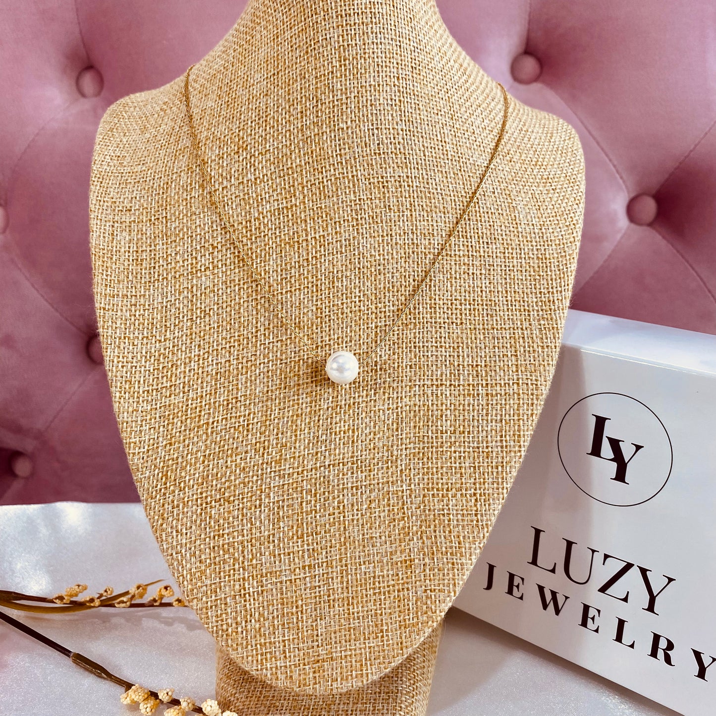 fresh_water_pearl_pendant_on_18K_gold_chain