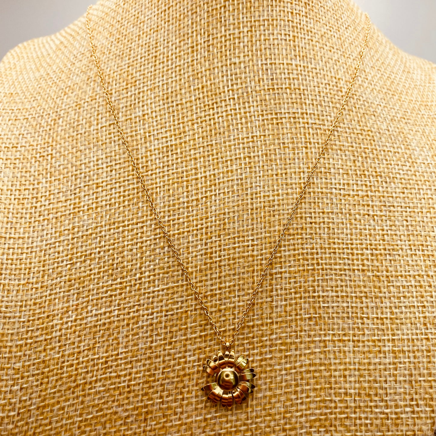 Gold_necklace_with_flower_pendant_and_dainty_chain