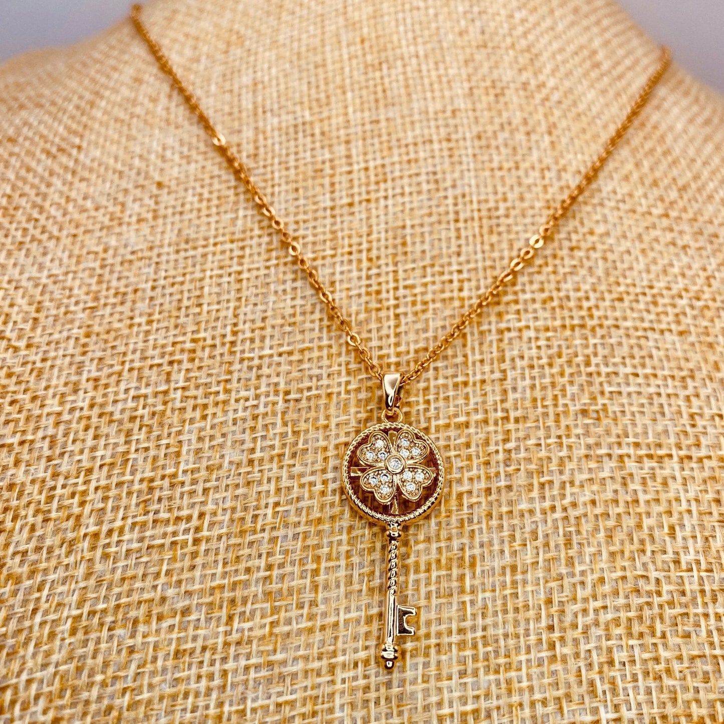Four - Leaf - Key Necklace - Luzy JewelryLuzy JewelryFour - Leaf - Key Necklace - Luzy JewelryLuzy JewelryFour - Leaf - Key Necklace18kcubic zirconianecklace318kcubic zirconianecklace3