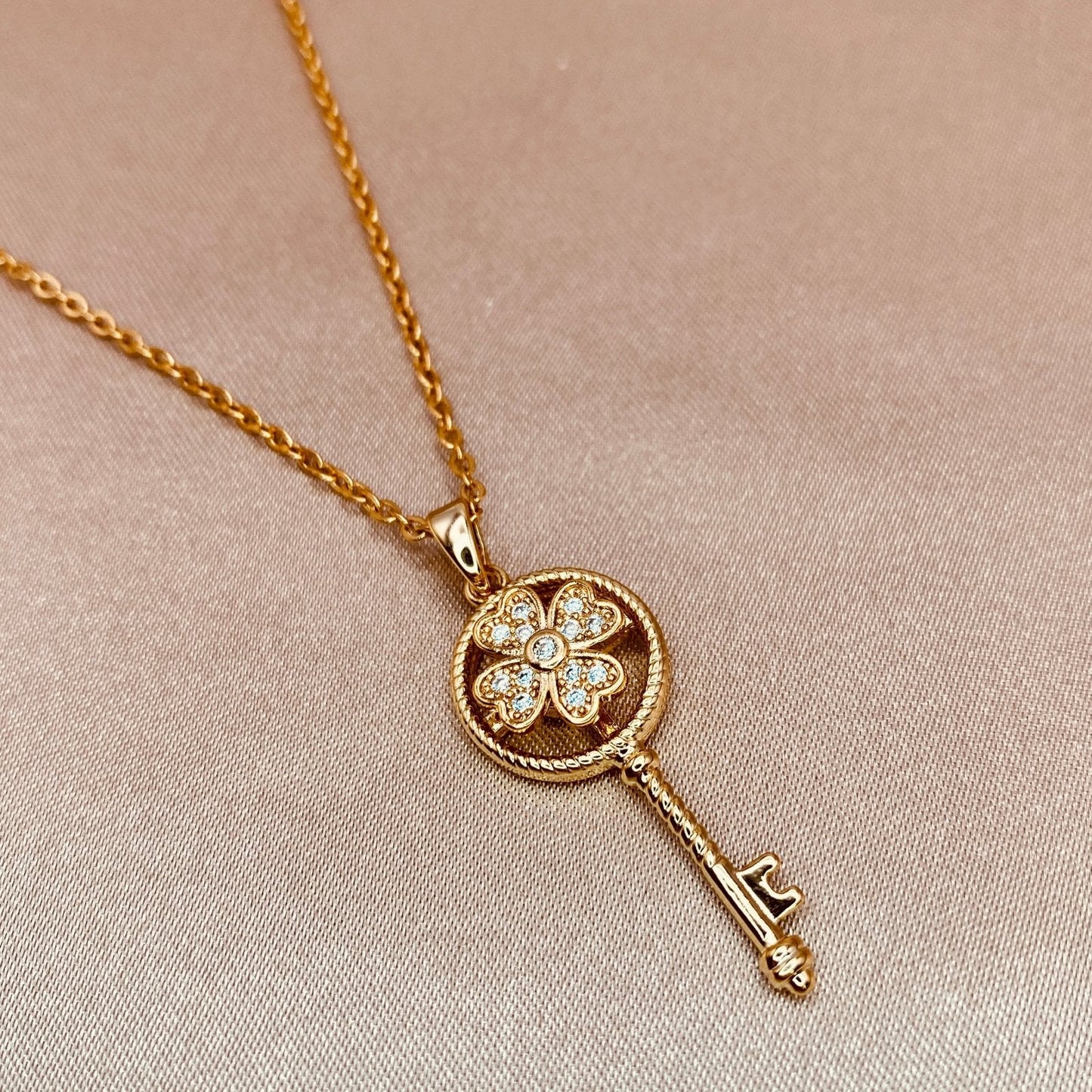 Four - Leaf - Key Necklace - Luzy JewelryLuzy JewelryFour - Leaf - Key Necklace - Luzy JewelryLuzy JewelryFour - Leaf - Key Necklace18kcubic zirconianecklace118kcubic zirconianecklace1