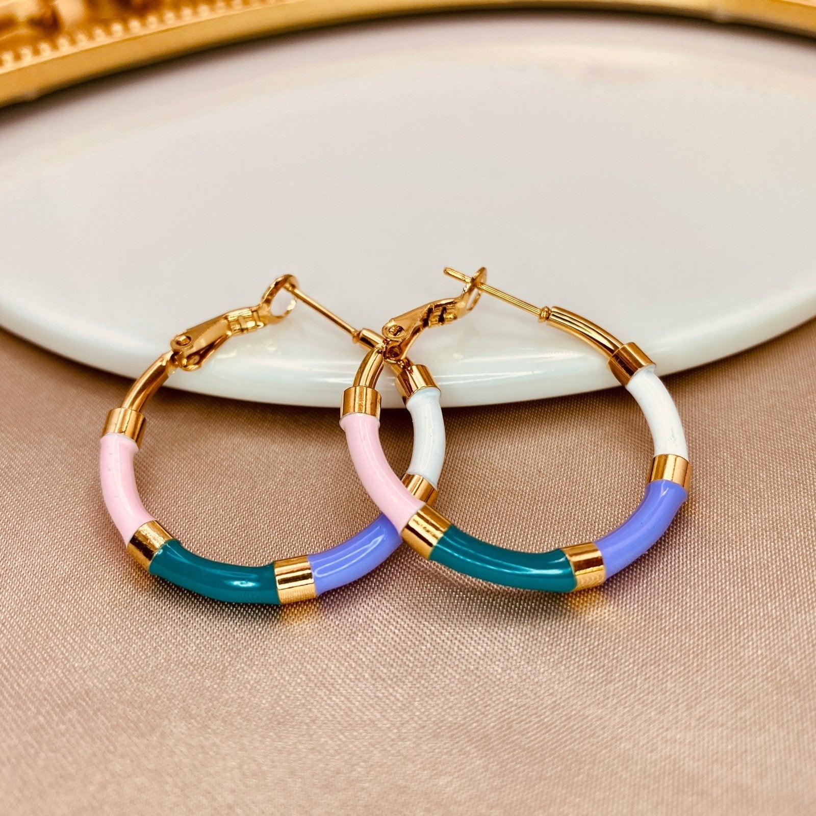 Spring Hoops Earrings - Luzy JewelryLuzy JewelrySpring Hoops Earrings - Luzy JewelryLuzy JewelrySpring Hoops Earrings18kearringenamel118kearringenamel2