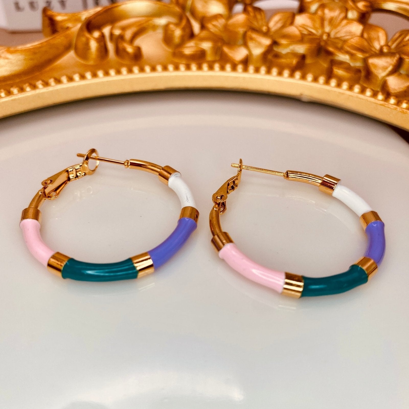 Spring Hoops Earrings - Luzy JewelryLuzy JewelrySpring Hoops Earrings - Luzy JewelryLuzy JewelrySpring Hoops Earrings18kearringenamel218kearringenamel1